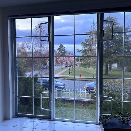 C And D Cozy Bedroom Vancouver Bagian luar foto