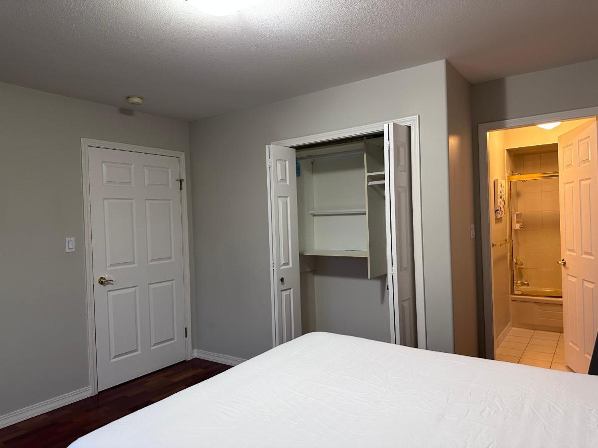 C And D Cozy Bedroom Vancouver Bagian luar foto