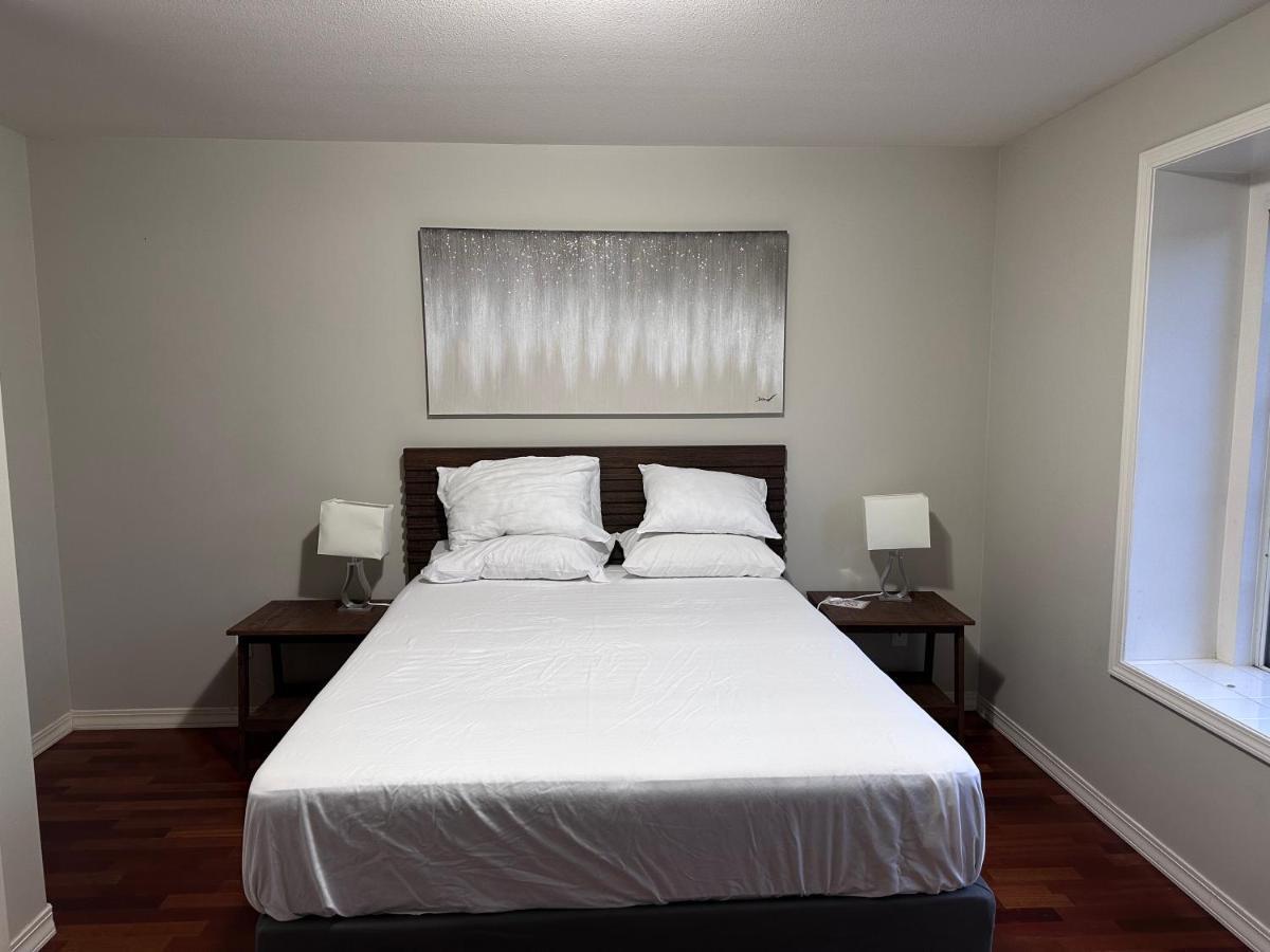 C And D Cozy Bedroom Vancouver Bagian luar foto