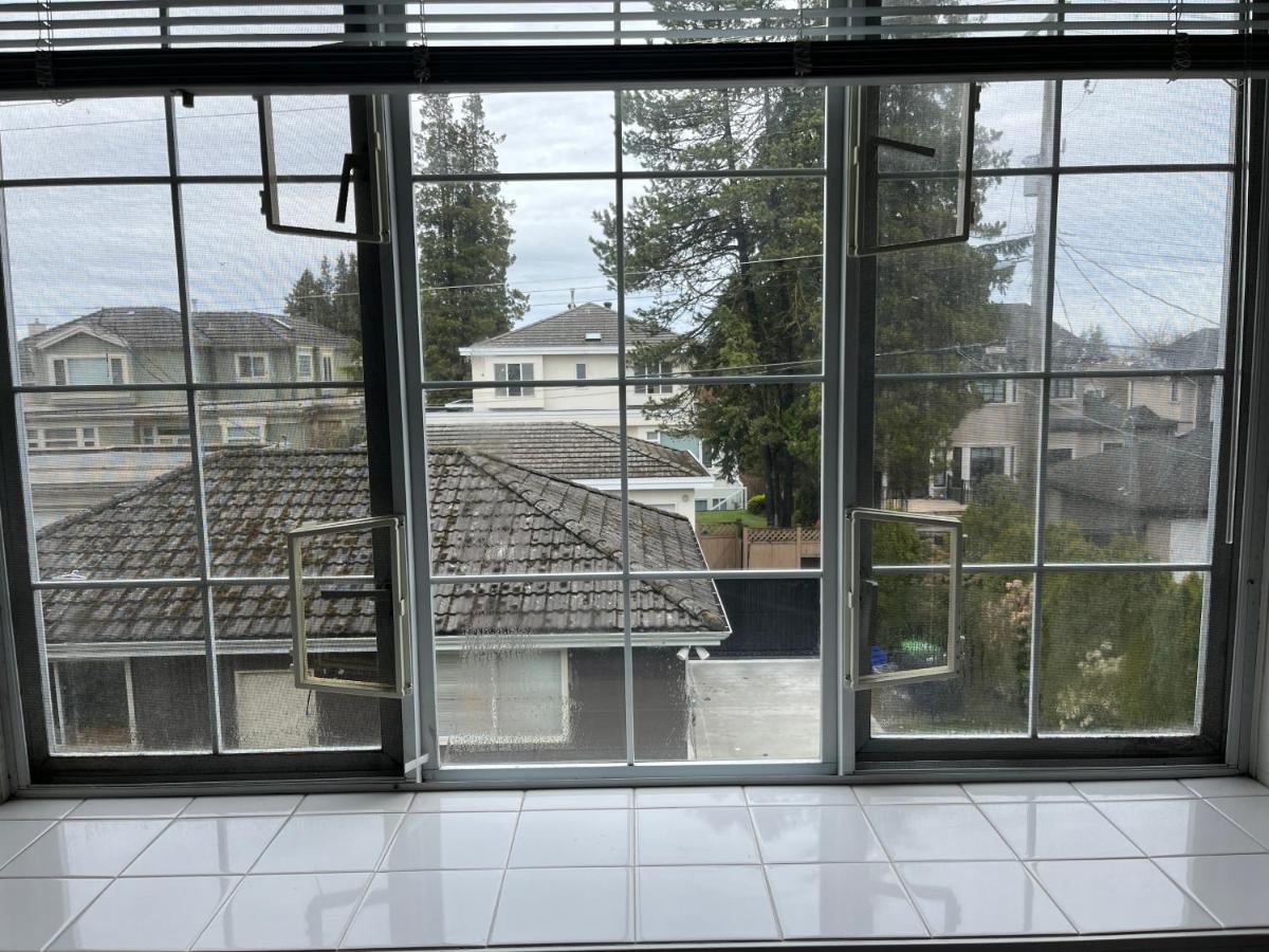 C And D Cozy Bedroom Vancouver Bagian luar foto