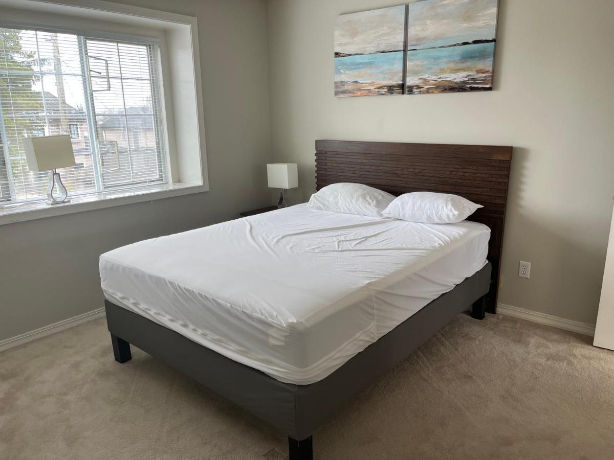 C And D Cozy Bedroom Vancouver Bagian luar foto